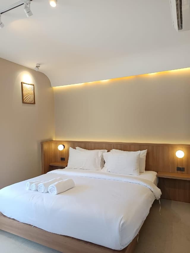 Standard - 1 Double Bed with Bathtub
