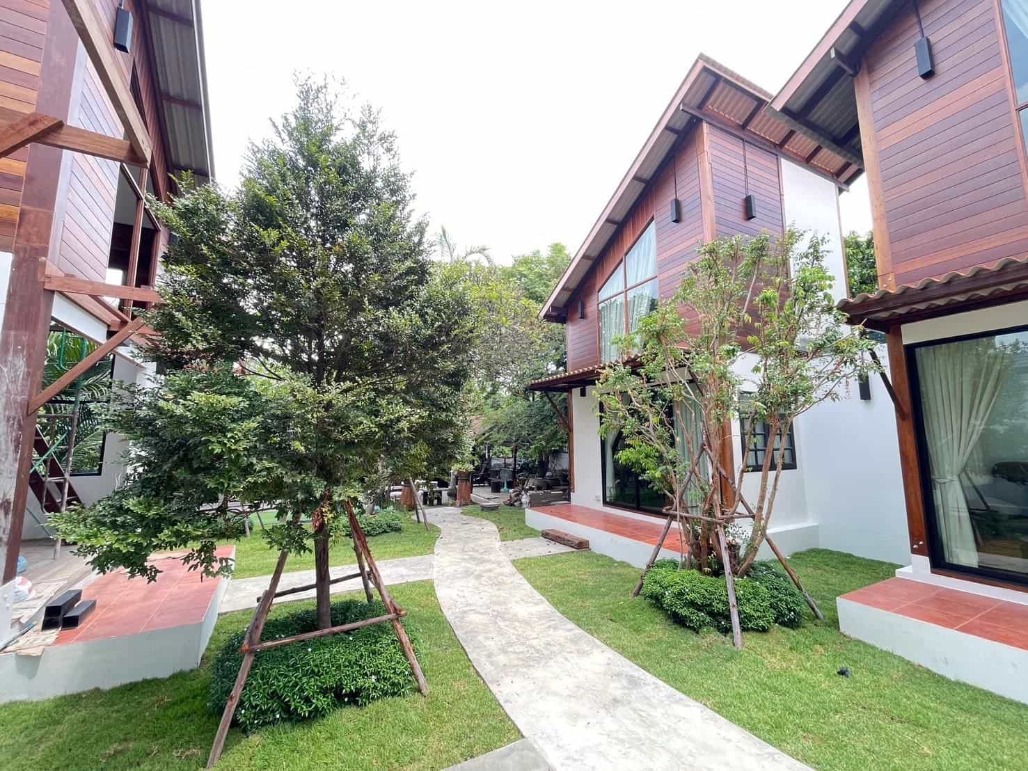 บ้านโรงไม้ คลอง ฟรอนต์ คาเฟ่ แอนด์ โฮมสเตย์