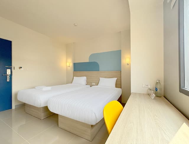 Standard Twin Room with Balcony