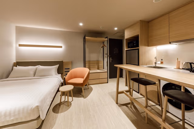 Deluxe Stay - King