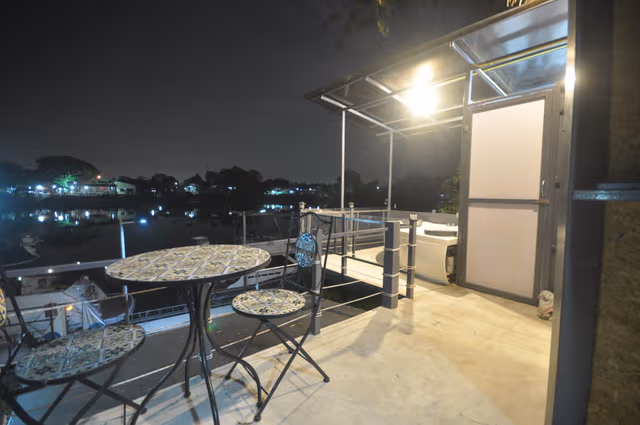 Deluxe Riverview King