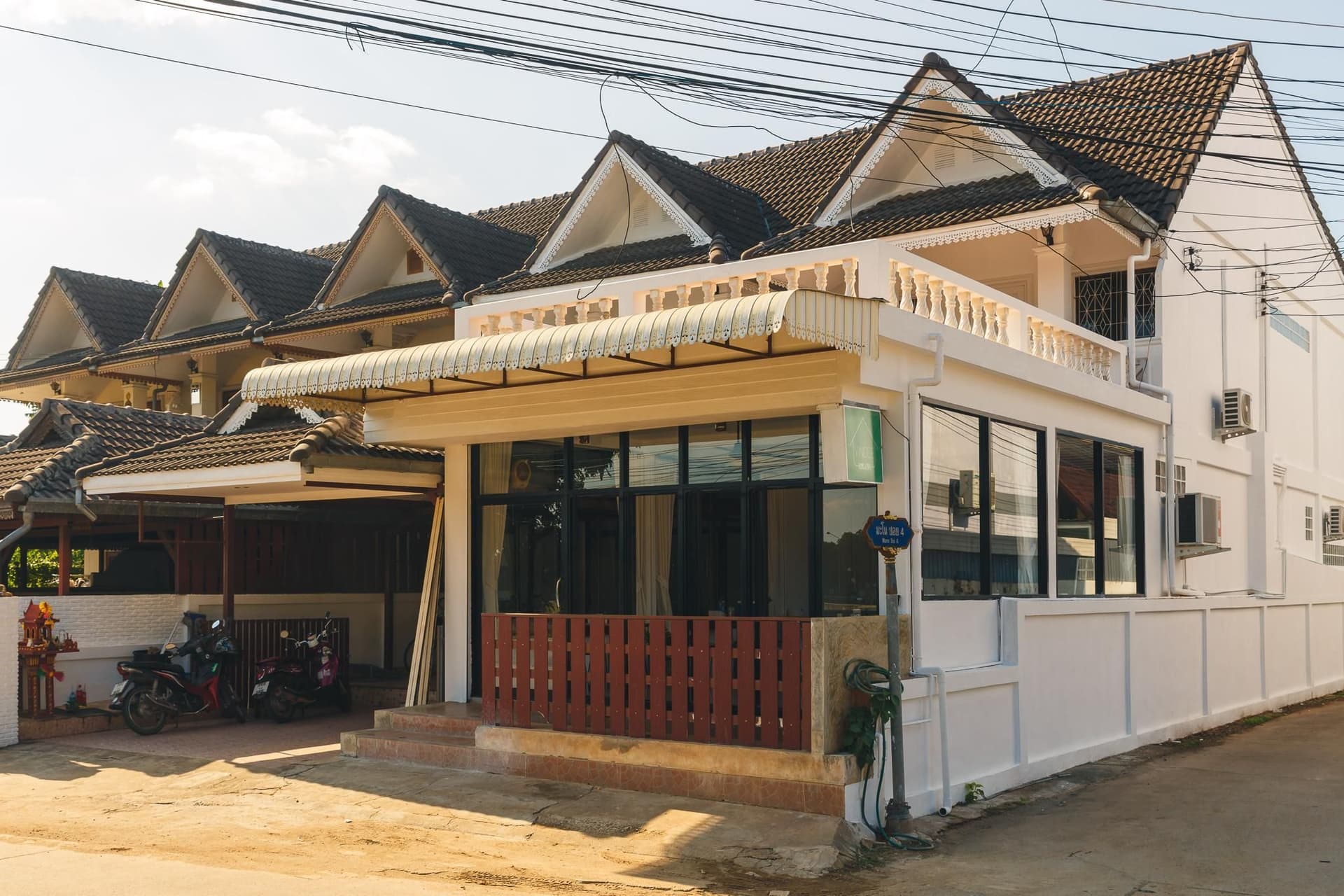 ยินดี โฮม แอนด์ คาเฟ่ ยินดี โฮม แอนด์ คาเฟ่