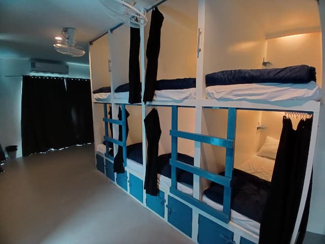 Bed in 8 Bed Mixed Dormitory - shared washroom