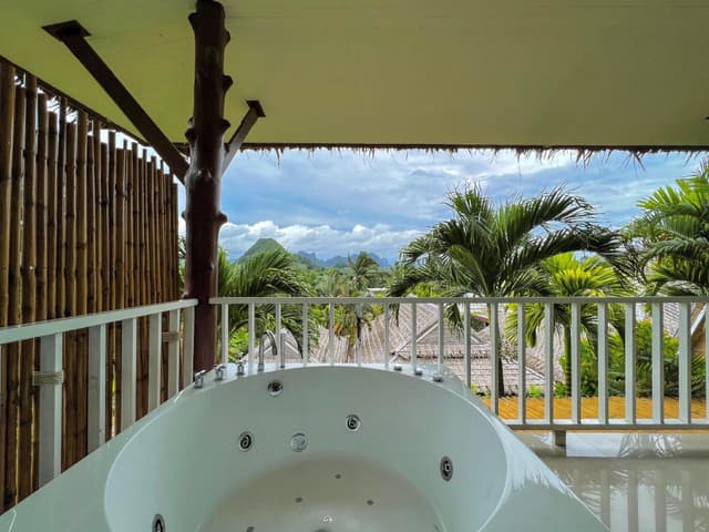 Jacuzzi Suite-1 King Bed