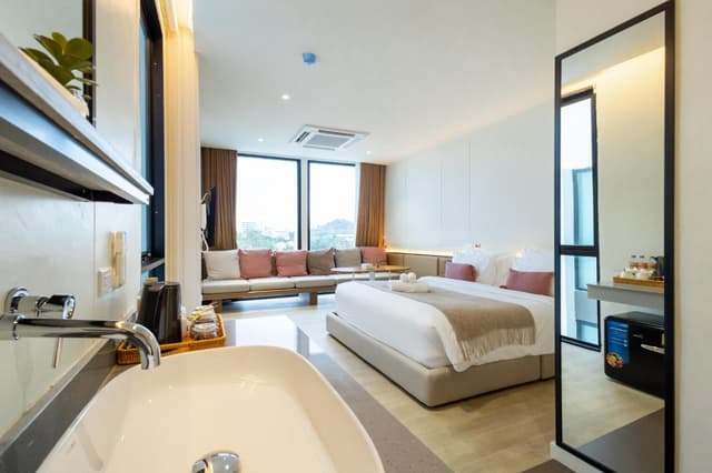 Deluxe King Room