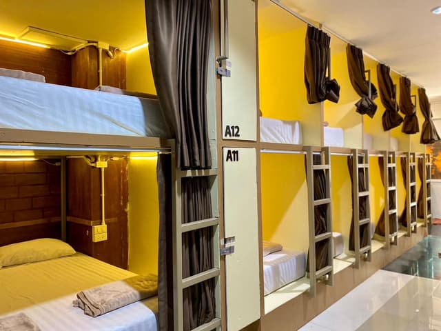 Queen Capsule Shared Bathroom
