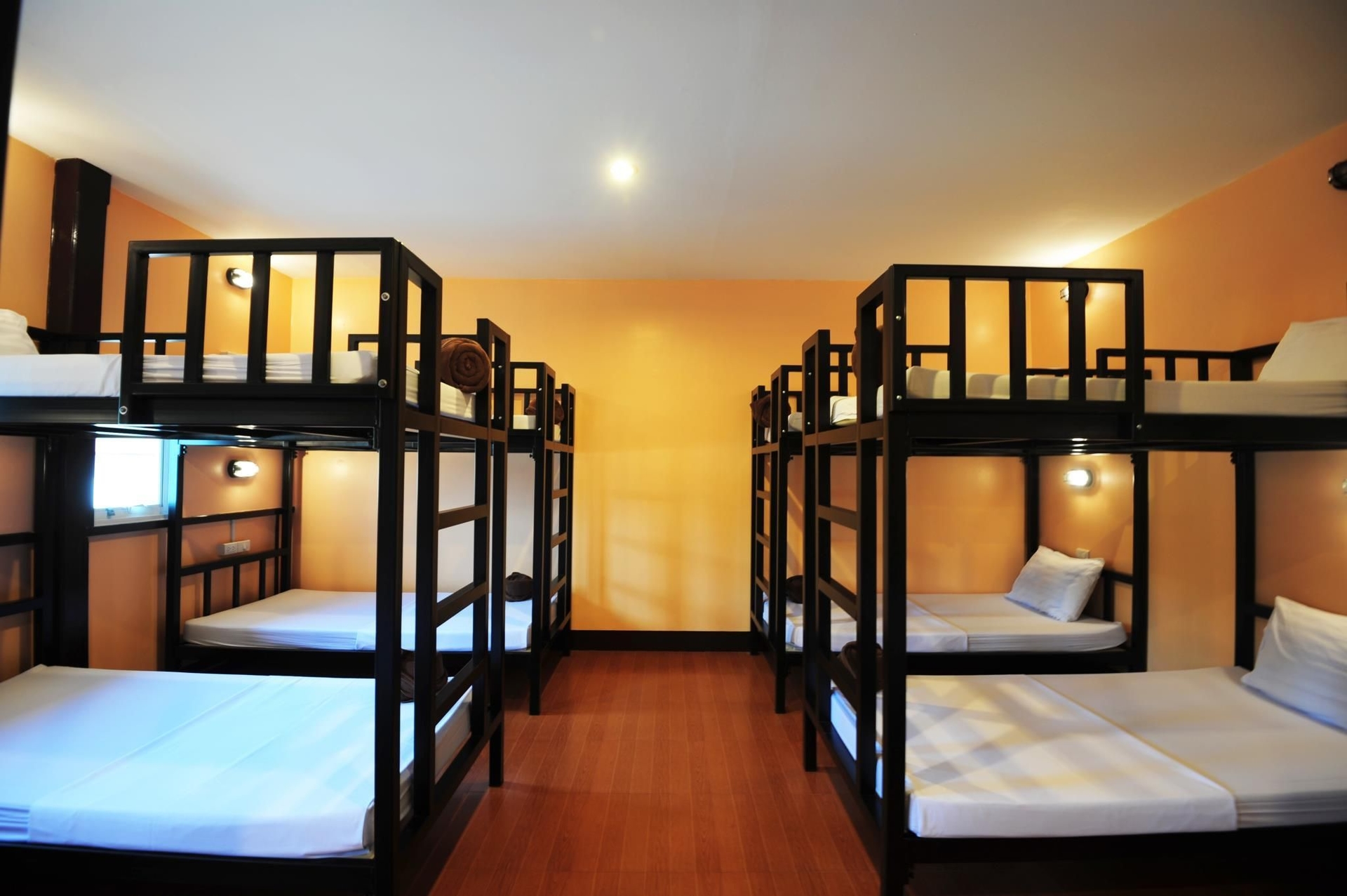 Twin Palms hostel Phi Phi1