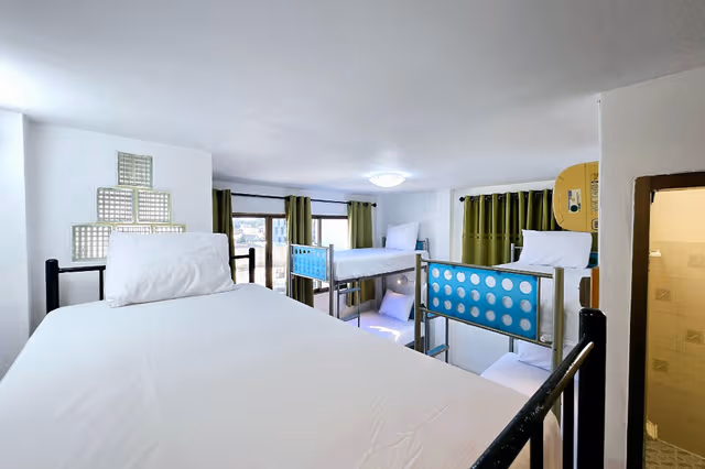6 Mixed Dorm Bed with Shared Bathroom