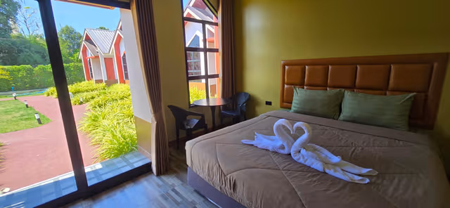 Deluxe - 1 King Bed
