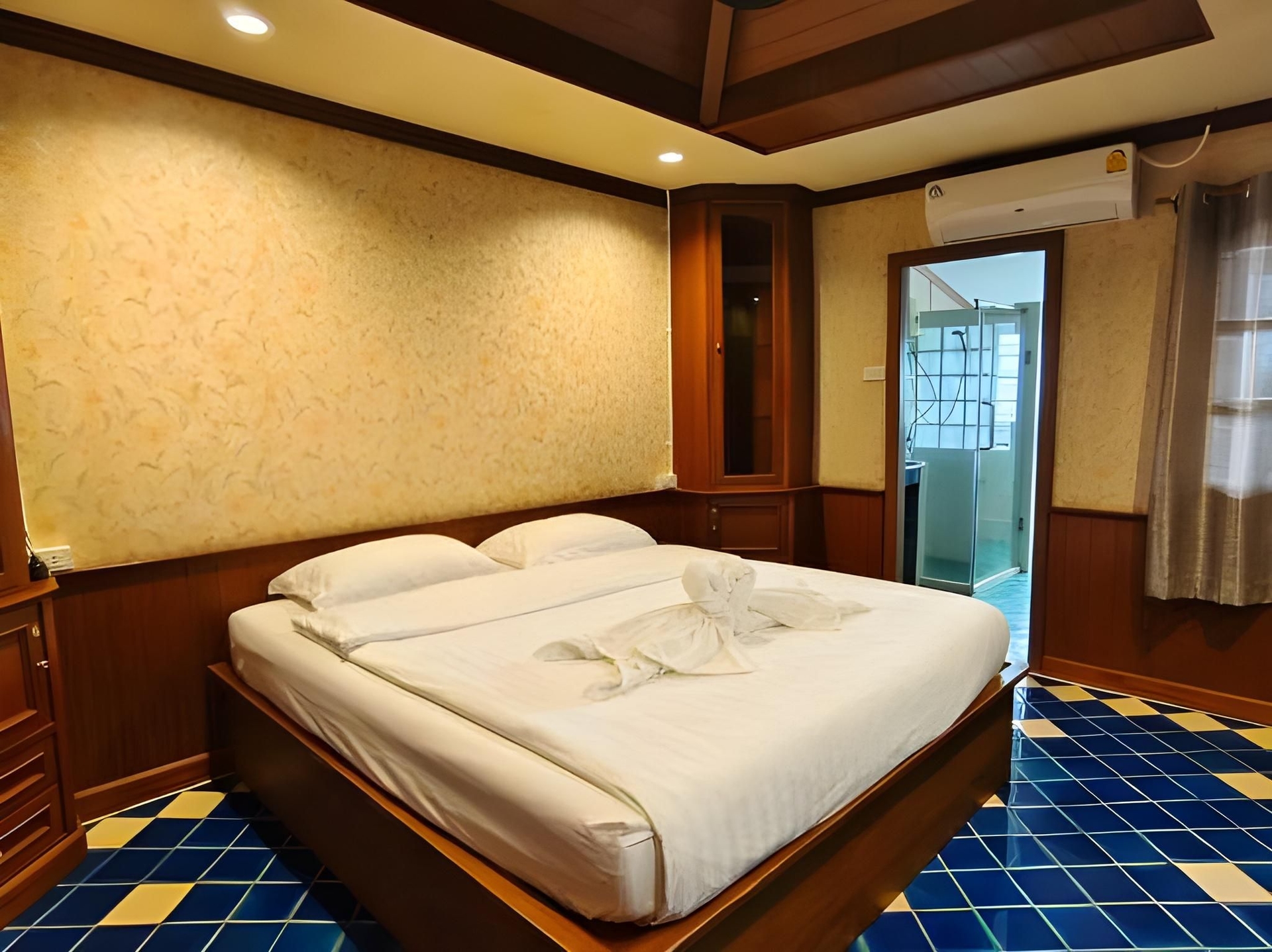 โมนา เฮาส์ (Mona House)0