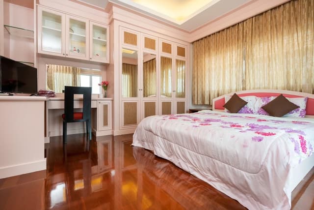 Deluxe Villa