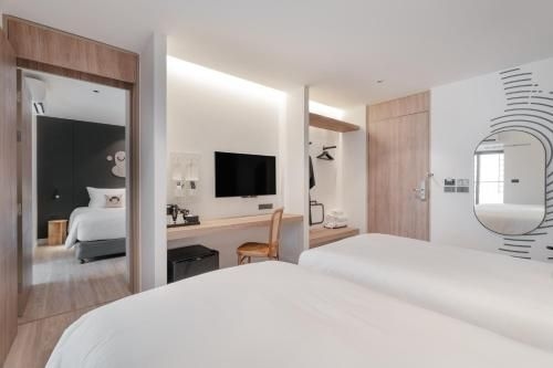 บลู มังกี้ ฮับ แอนด์ โฮเทล บางเทา (Blu Monkey Hub & Hotel Bangtao)1