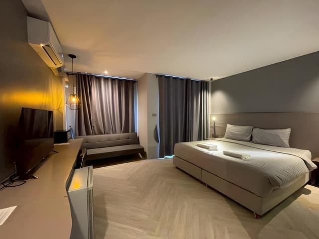 Deluxe King Room with Balcony
