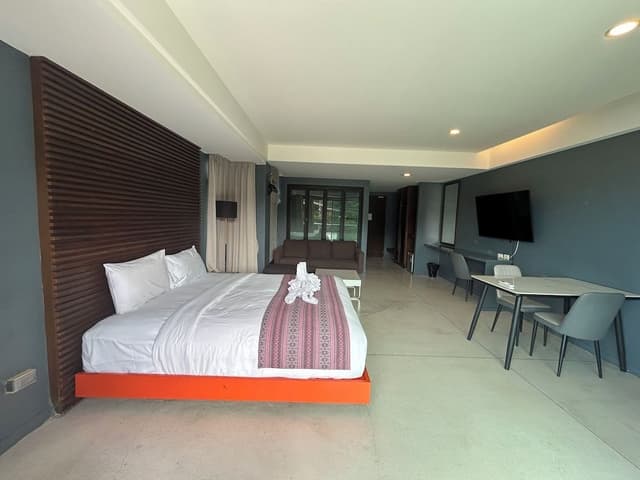 Deluxe Double with Bathtub