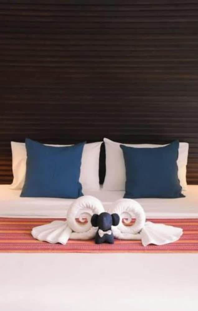 Deluxe Double with Bathtub