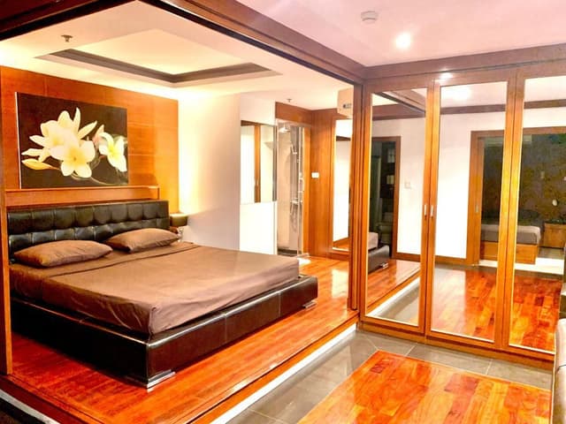 2-Bedroom Sea View Apartment for 4 People