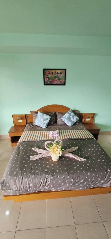 Standard Queen Room