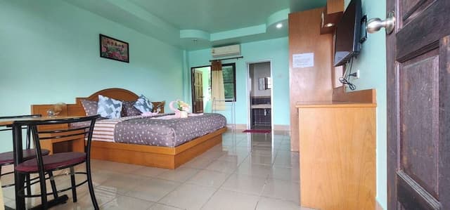 Standard Queen Room