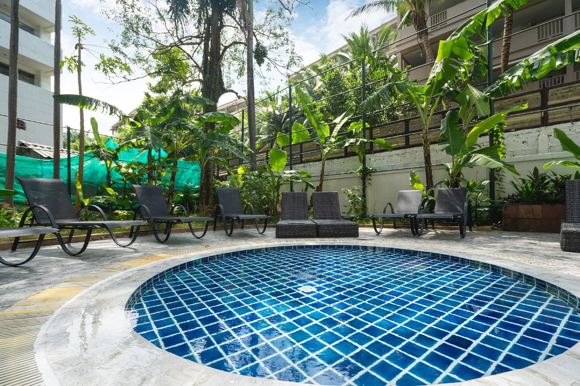ป่าตอง เซ็นทรัล เรสซิเดนซ์ แอนด์ อพาร์ตเมนต์ (PATONG CENTRAL RESIDENCE & APARTMENT)0