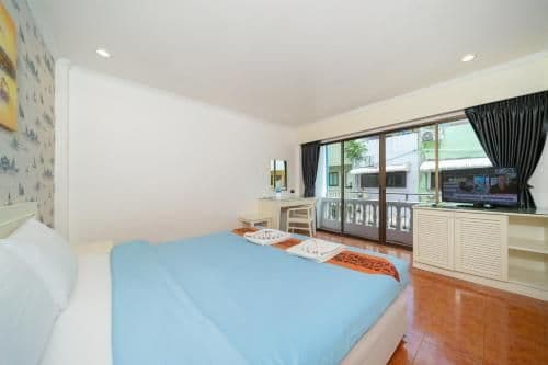Four-Bedroom Deluxe Apartment