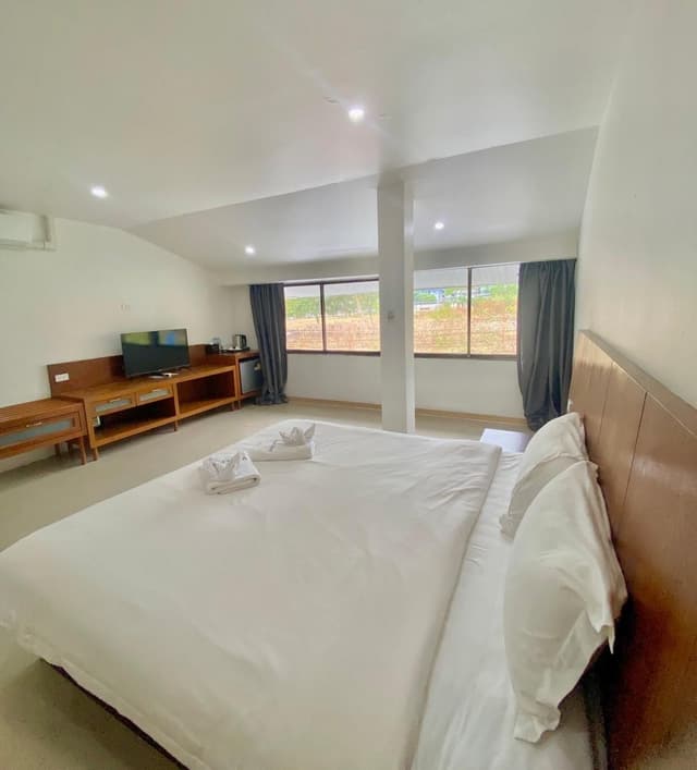 Junior Suite with Window
