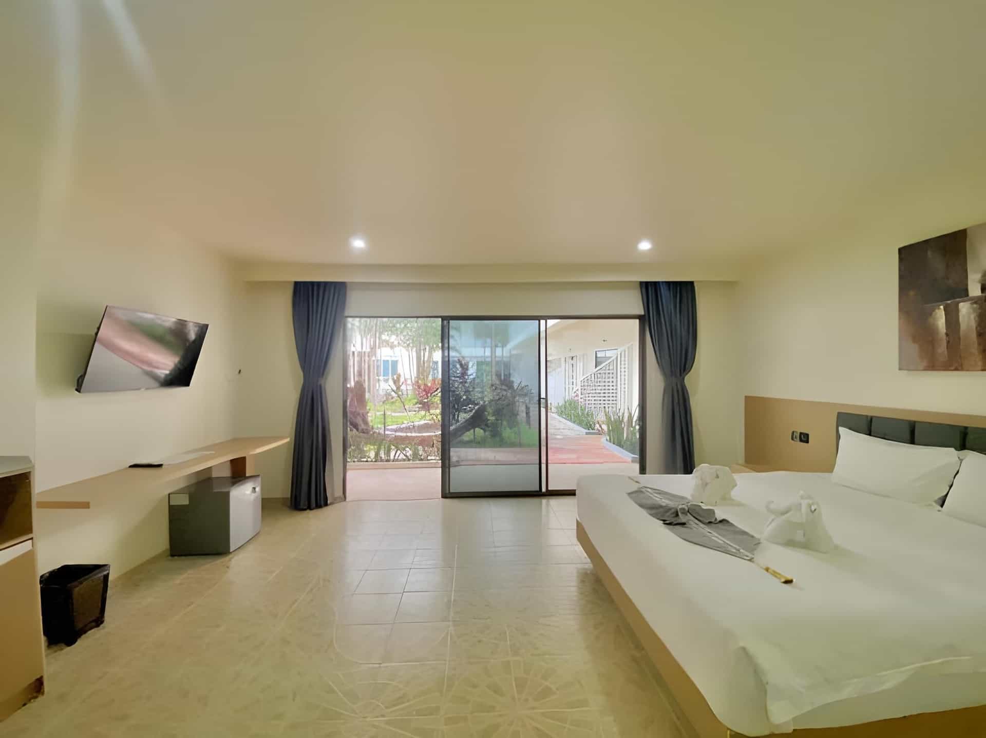 V Beach Resort V Beach Resort