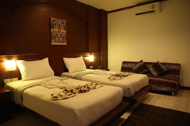 Standard Twin Room - Non-Smoking
