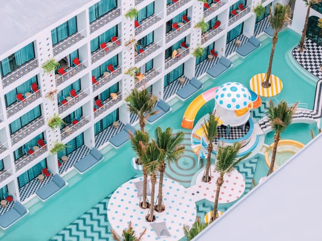 Superior Pool View