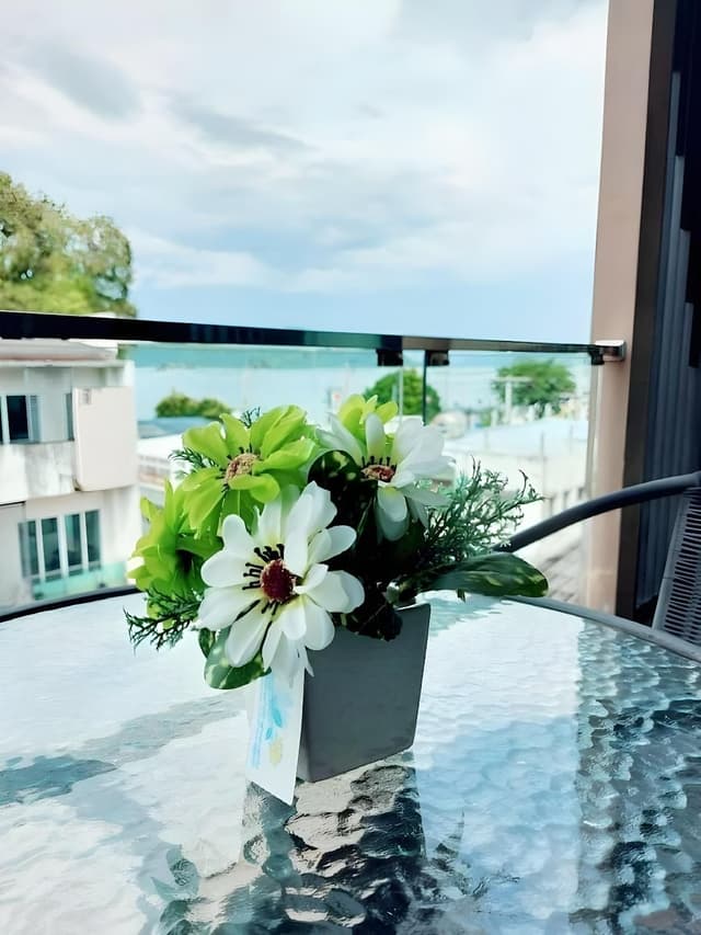 Deluxe Studio, Multiple Beds, Balcony, Garden View