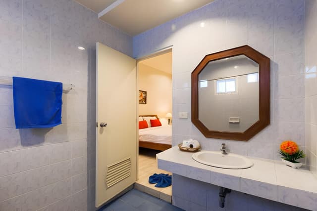 Twin Room for 2 People - Non-Smoking