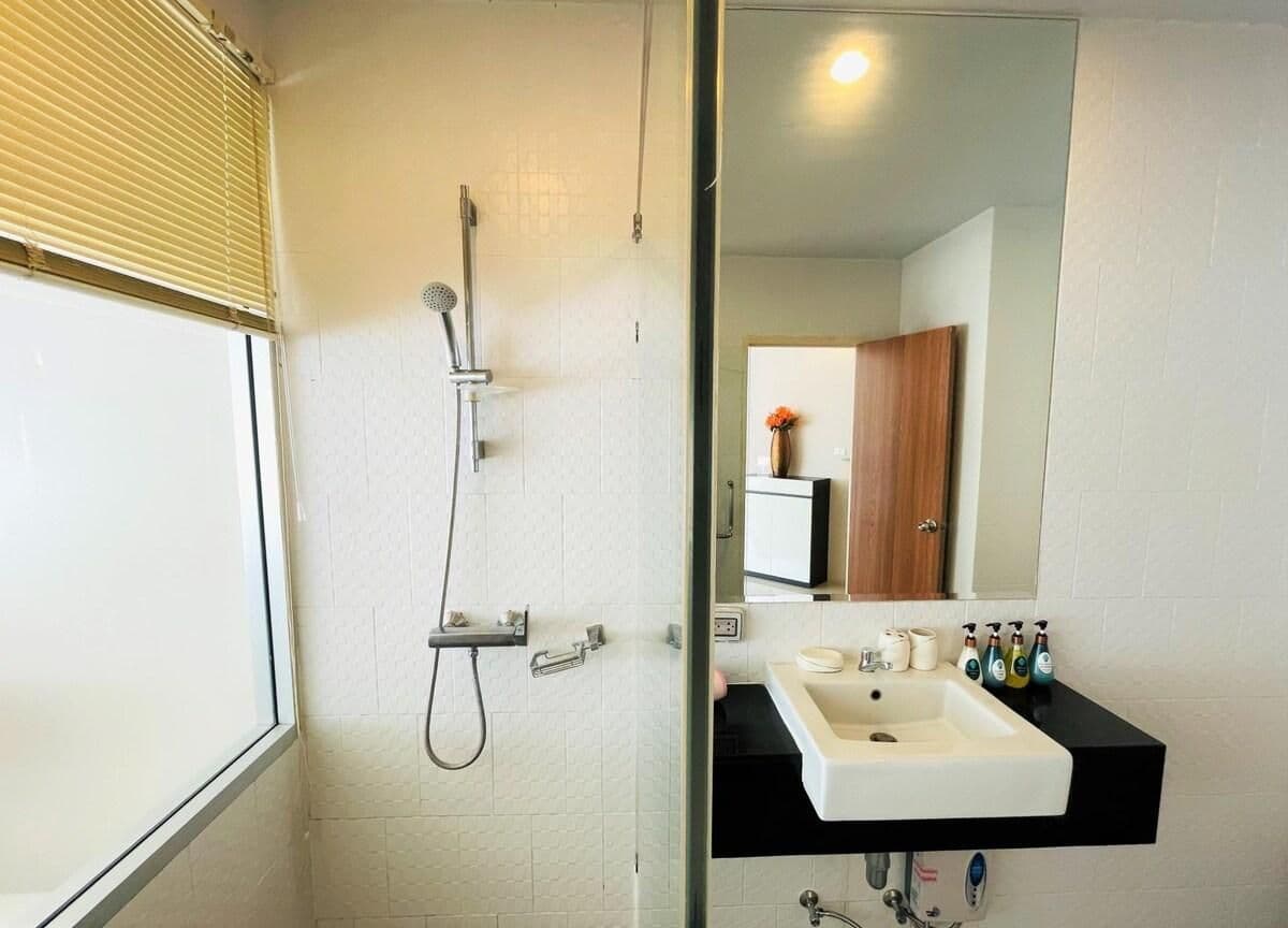 Convenient Karon studio, walk to beach & market! Convenient Karon studio, walk to beach & market!
