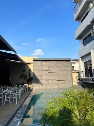 Karon Boutique2