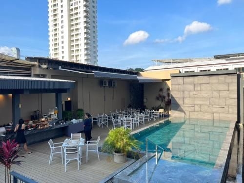 Karon Boutique4