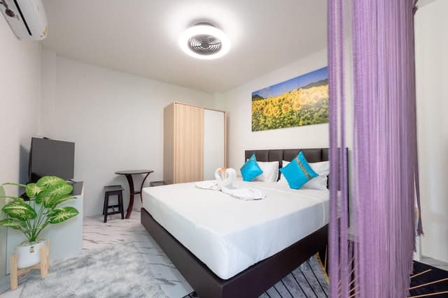 Superior Modern Room