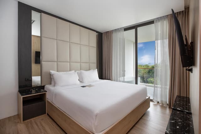 Mountain and Garden View Room