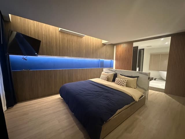 Deluxe Room Pool View King Bed