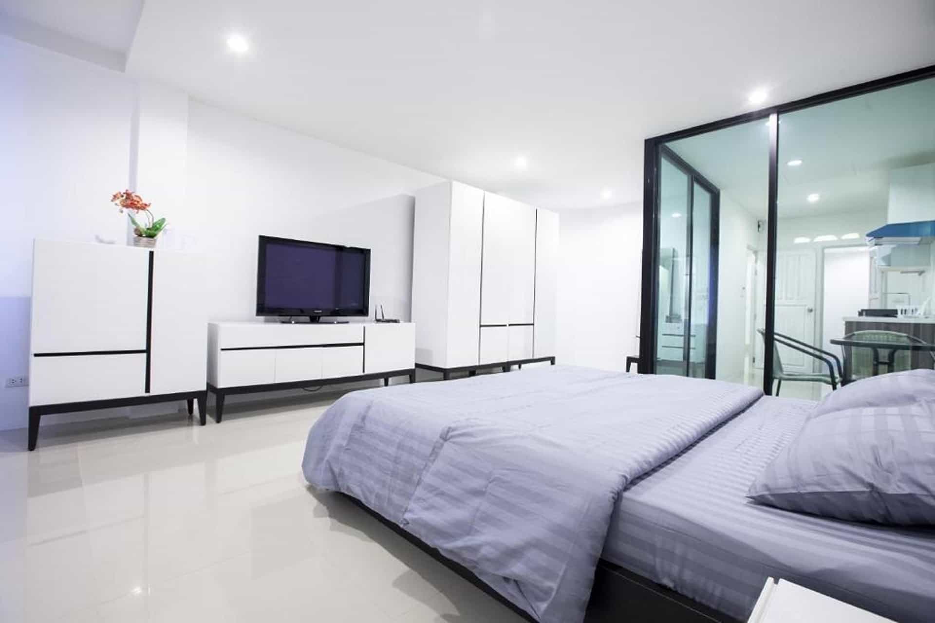 Number 4 Apartment Number 4 Apartment