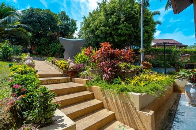 Garden Corner Suite