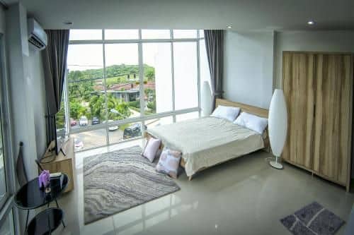 เดอะ ชู คาเฟ่/เกสต์เฮาส์ เดอะ ชู คาเฟ่/เกสต์เฮาส์
