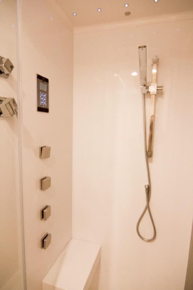 1 Person in 6-Bed Dormitory - Female Only
