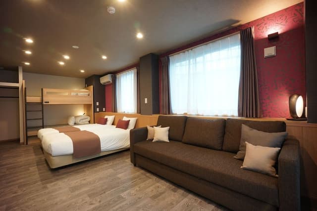Room for 5 People