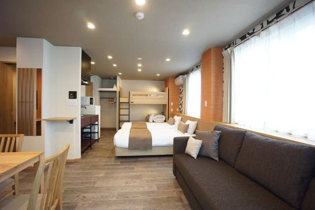 Room for 5 People