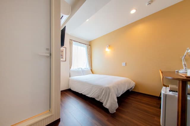 Semi Double Room