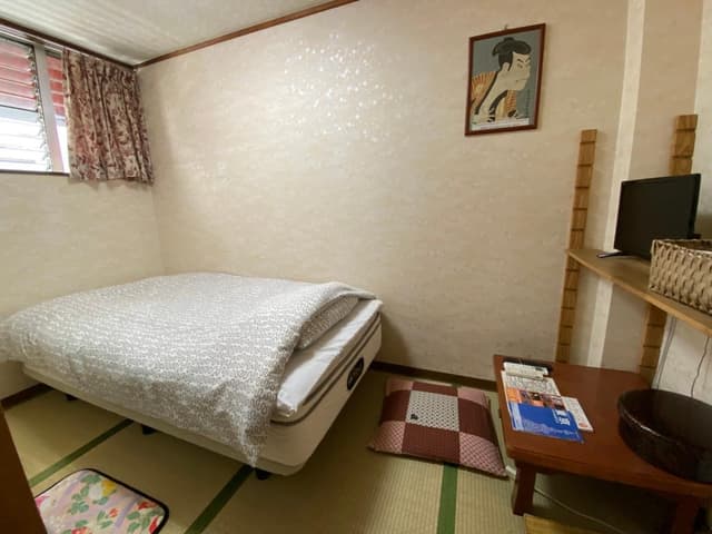 Single Room with Shower Booth - Non-Smoking