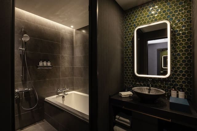 Superior Room with 1 king bed, bathtub, Non smoking