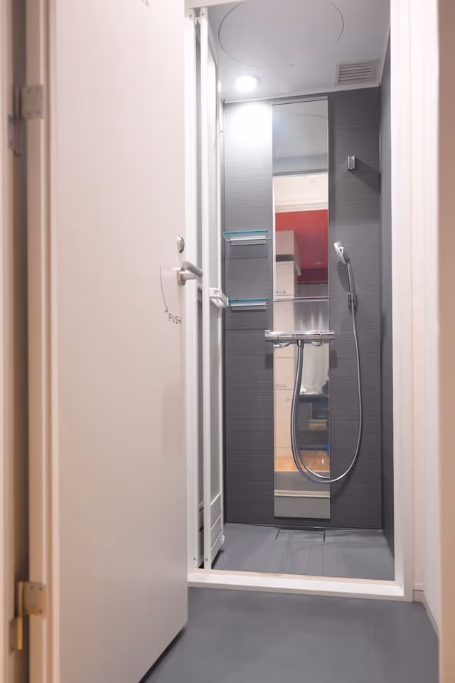 Standard cabin Female only