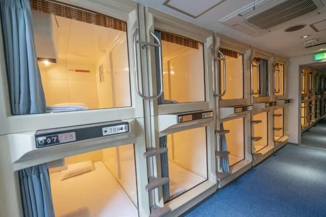 Capsule Room for Men Only, Non Smoking