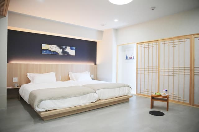 Deluxe Twin Room (2 Semi-double Beds)