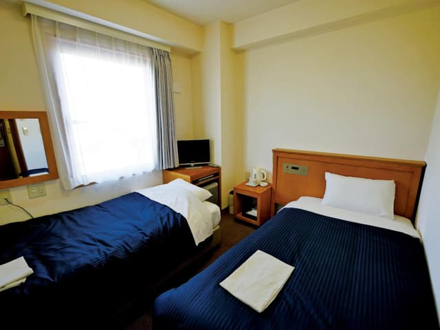 Small Twin Room - Non-Smoking