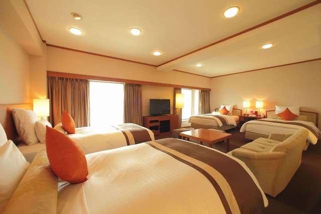 4 Single Beds High Floor